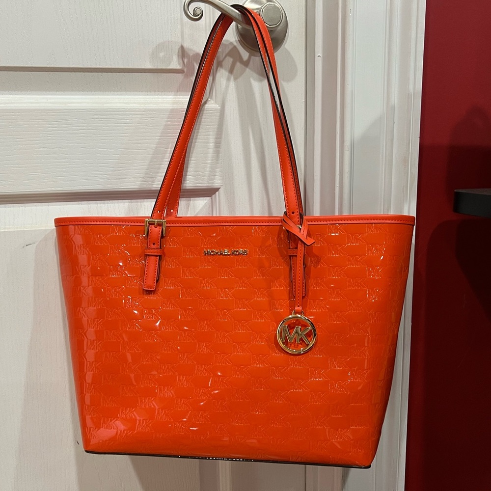 NWT! Michael Kors Handbag Jet Set Travel MD Carryall Tote Bag Purse.